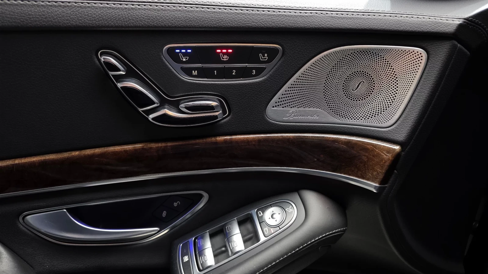 Mercedes-Benz S 560 L 4Matic / TV / CHAUFFEUR / 360 / МАСАЖИ / HUD, снимка 16 - Автомобили и джипове - 54073177