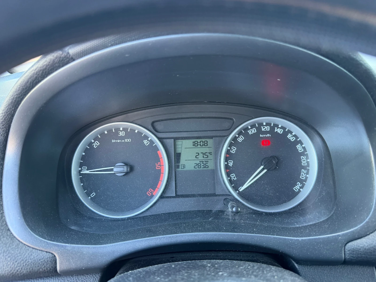 Skoda Fabia, снимка 10 - Автомобили и джипове - 54932548