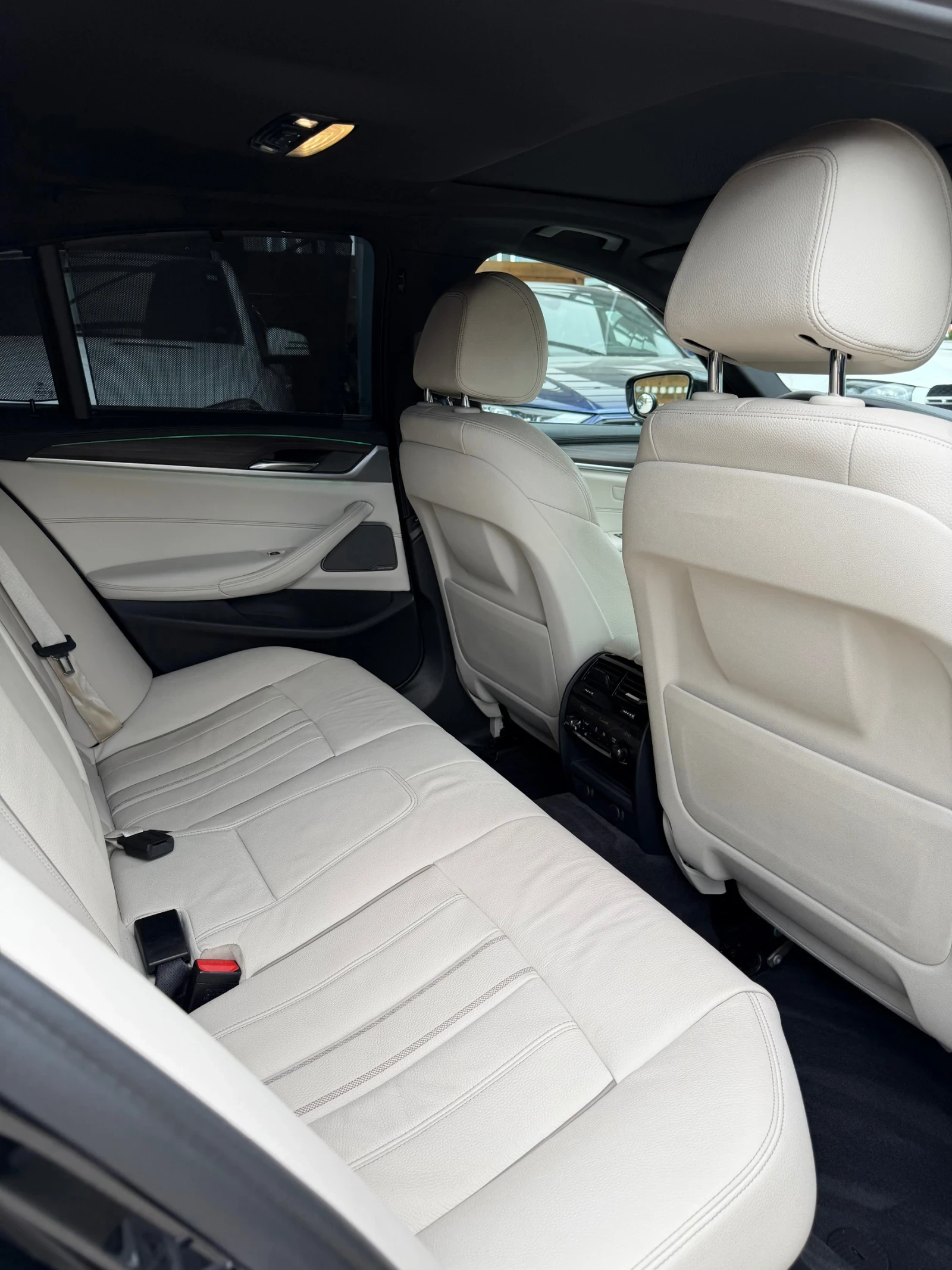 BMW 540 M-pack xDrive, снимка 10 - Автомобили и джипове - 55225955