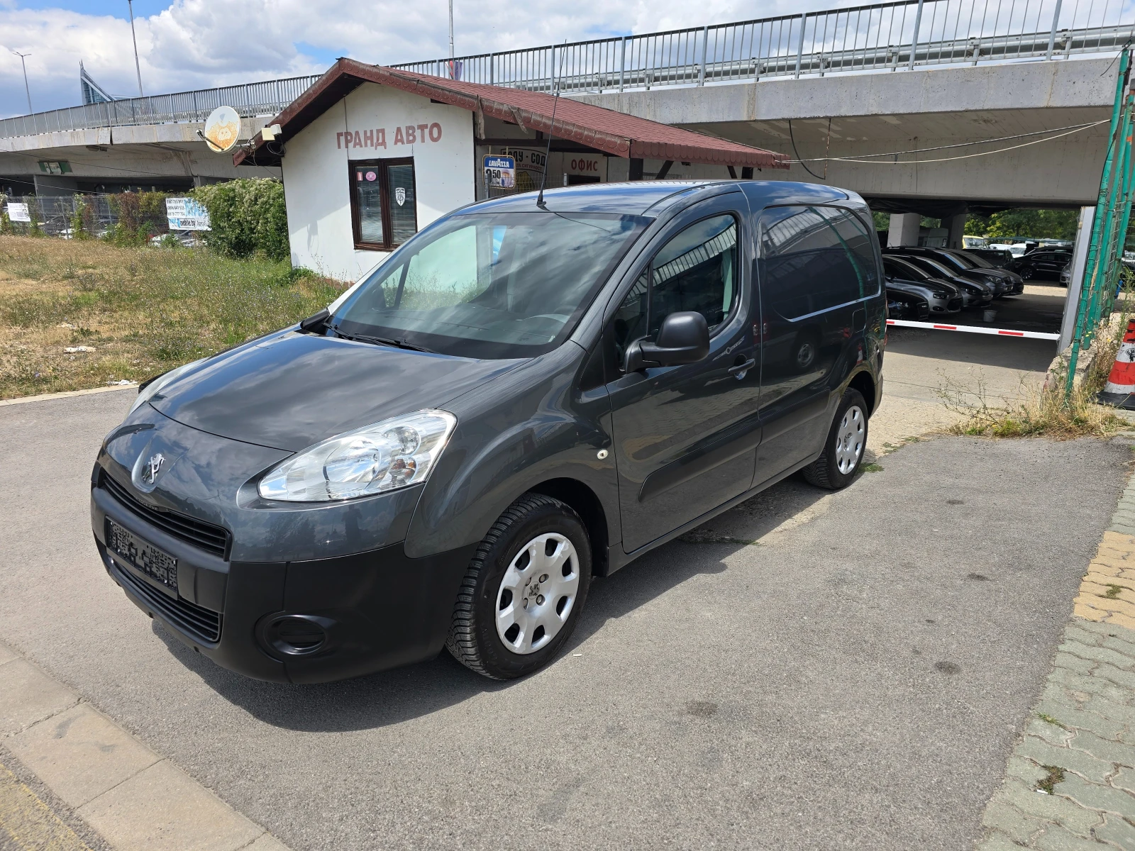 Peugeot Partner 1.6 90кс товарен перфектно състояние