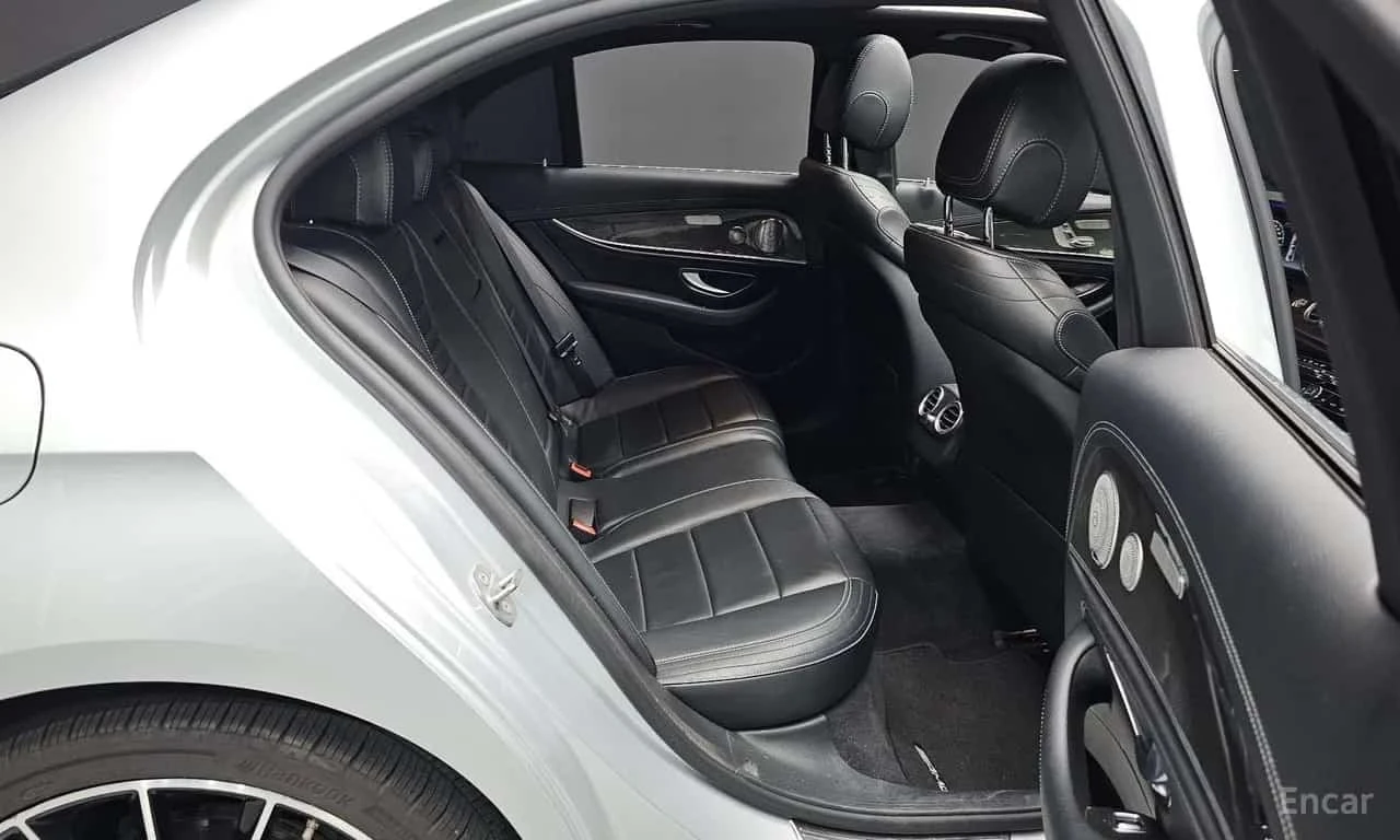 Mercedes-Benz E 300 * E300 4MATIC AMG Line * , снимка 10 - Автомобили и джипове - 56614708
