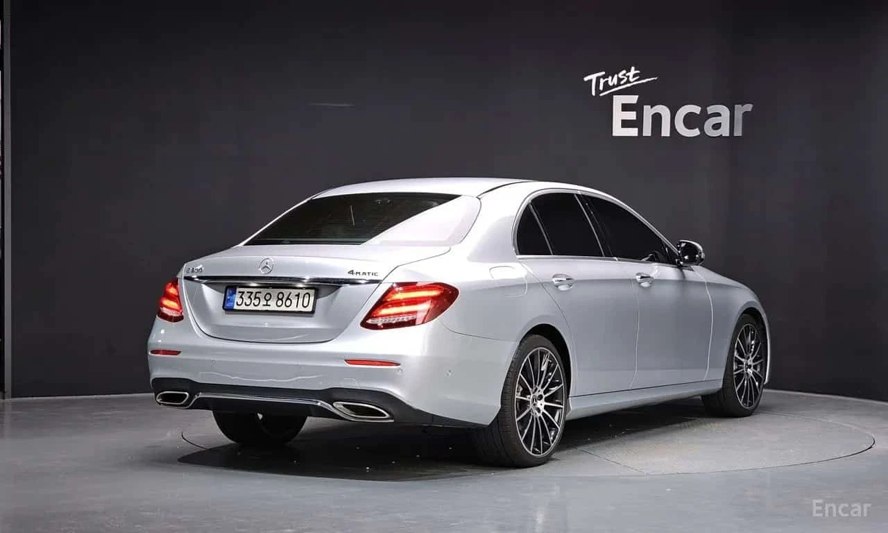 Mercedes-Benz E 300 * E300 4MATIC AMG Line * , снимка 2 - Автомобили и джипове - 56614708
