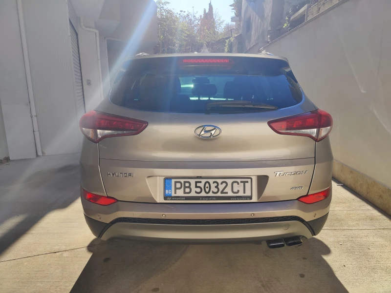 Hyundai Tucson 2.0 CRDI 4WD, снимка 5 - Автомобили и джипове - 48016482