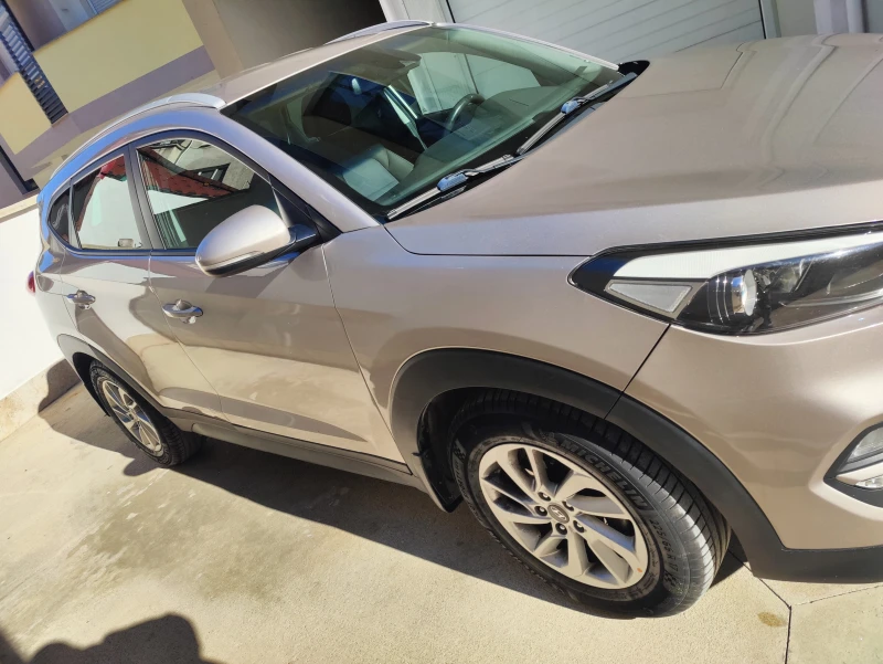 Hyundai Tucson 2.0 CRDI 4WD, снимка 7 - Автомобили и джипове - 48016482