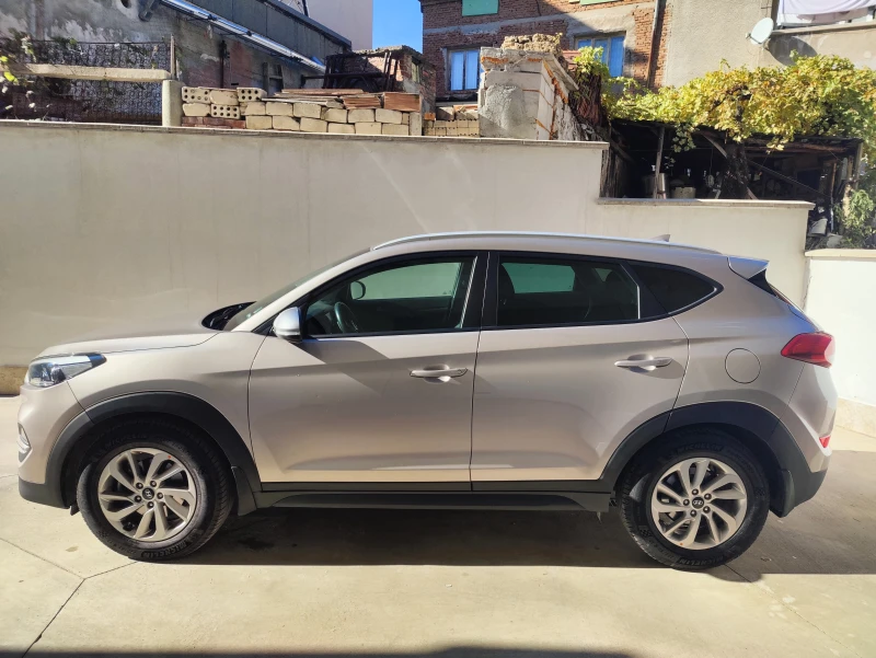 Hyundai Tucson 2.0 CRDI 4WD, снимка 4 - Автомобили и джипове - 48016482