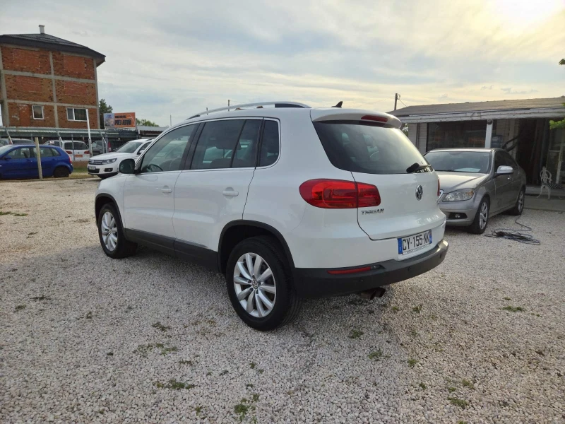 VW Tiguan 2.0TDI AUTOMAT 4х4, снимка 4 - Автомобили и джипове - 50686155
