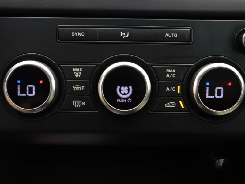 Land Rover Discovery 3.0, снимка 12 - Автомобили и джипове - 51193363