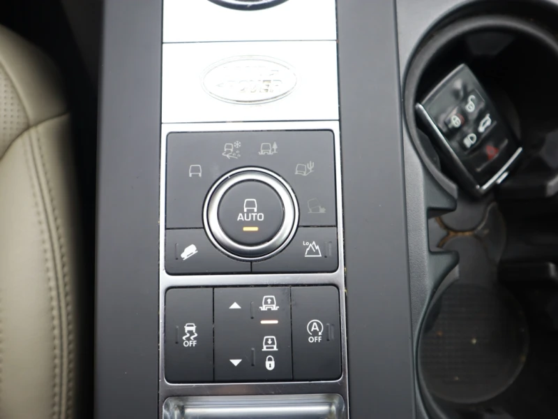 Land Rover Discovery 3.0, снимка 13 - Автомобили и джипове - 51193363