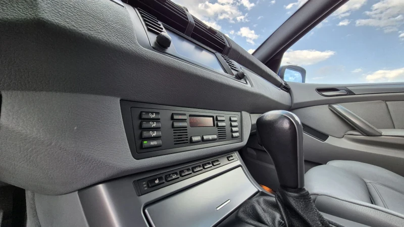 BMW X5 4.4i Facelift * Full * Отлична* Бартер, снимка 16 - Автомобили и джипове - 52946970