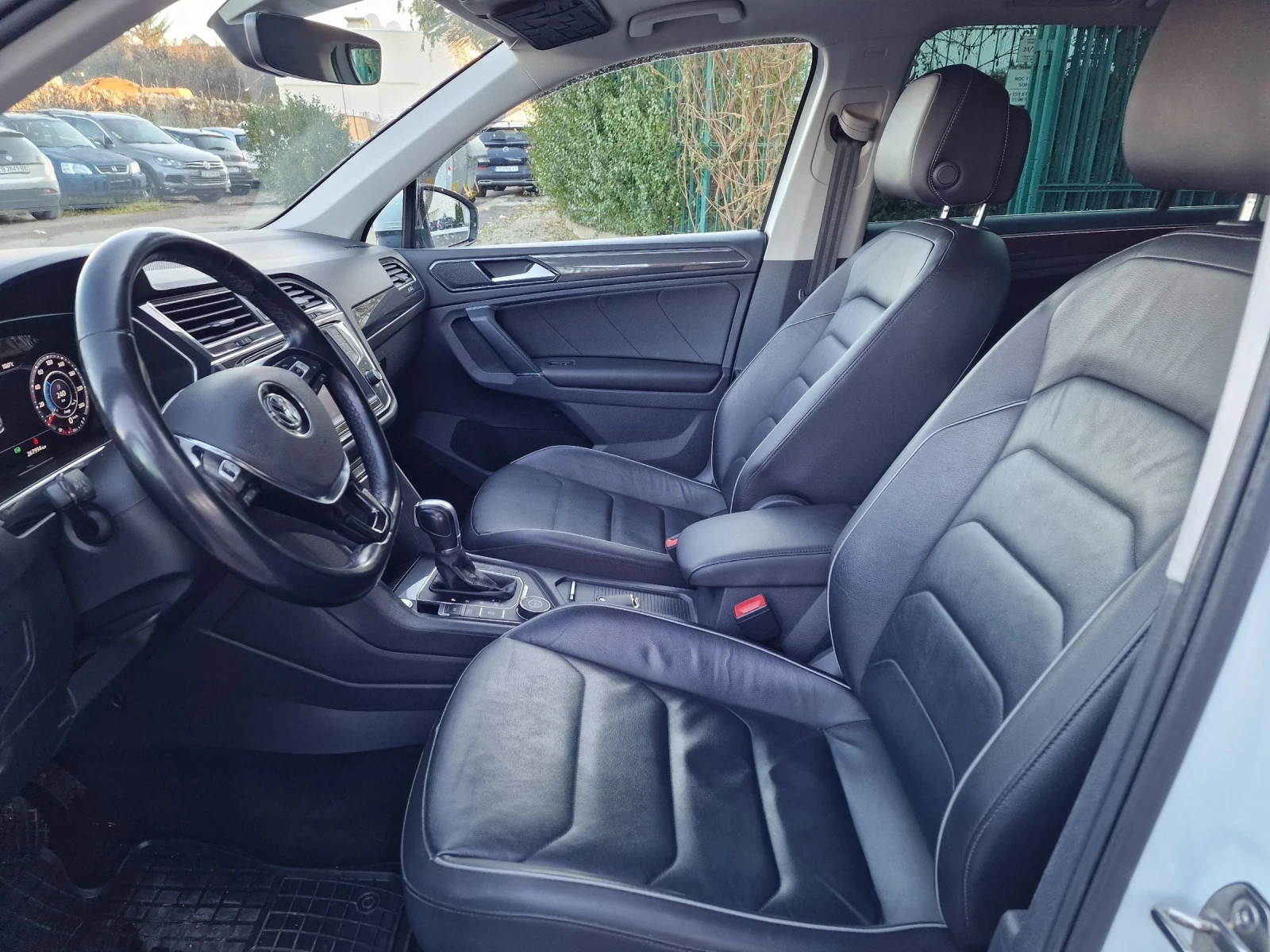 VW Tiguan 2.0TDI 4MOTION R-LINE VIRTUAL COCKPIT  - изображение 8