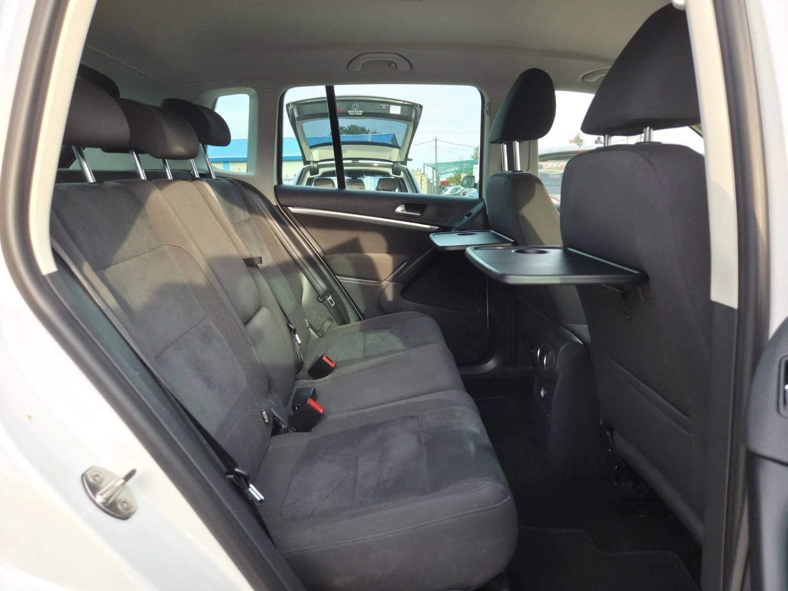 VW Tiguan 2.0TDI AUTOMAT 4х4 - изображение 8