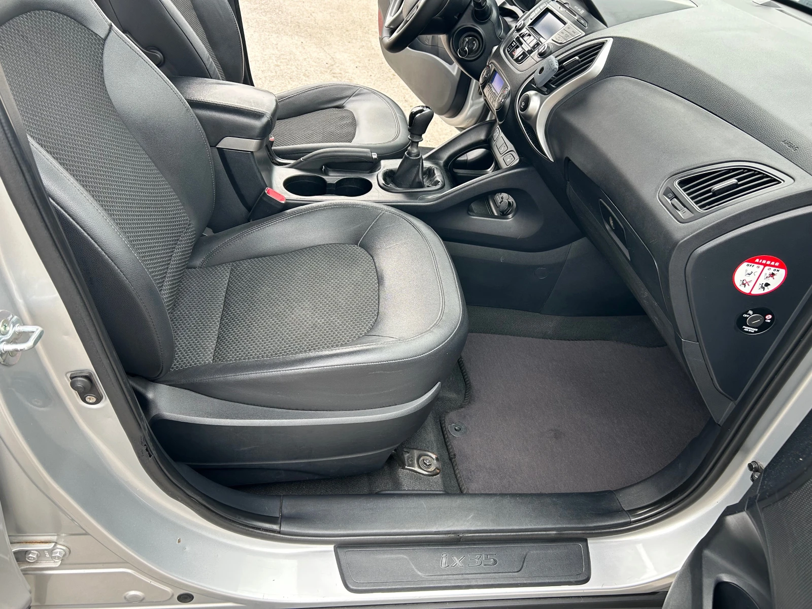 Hyundai IX35 2.0 CRDi КОЖА/ПОДГРЕВ, снимка 16 - Автомобили и джипове - 54303999
