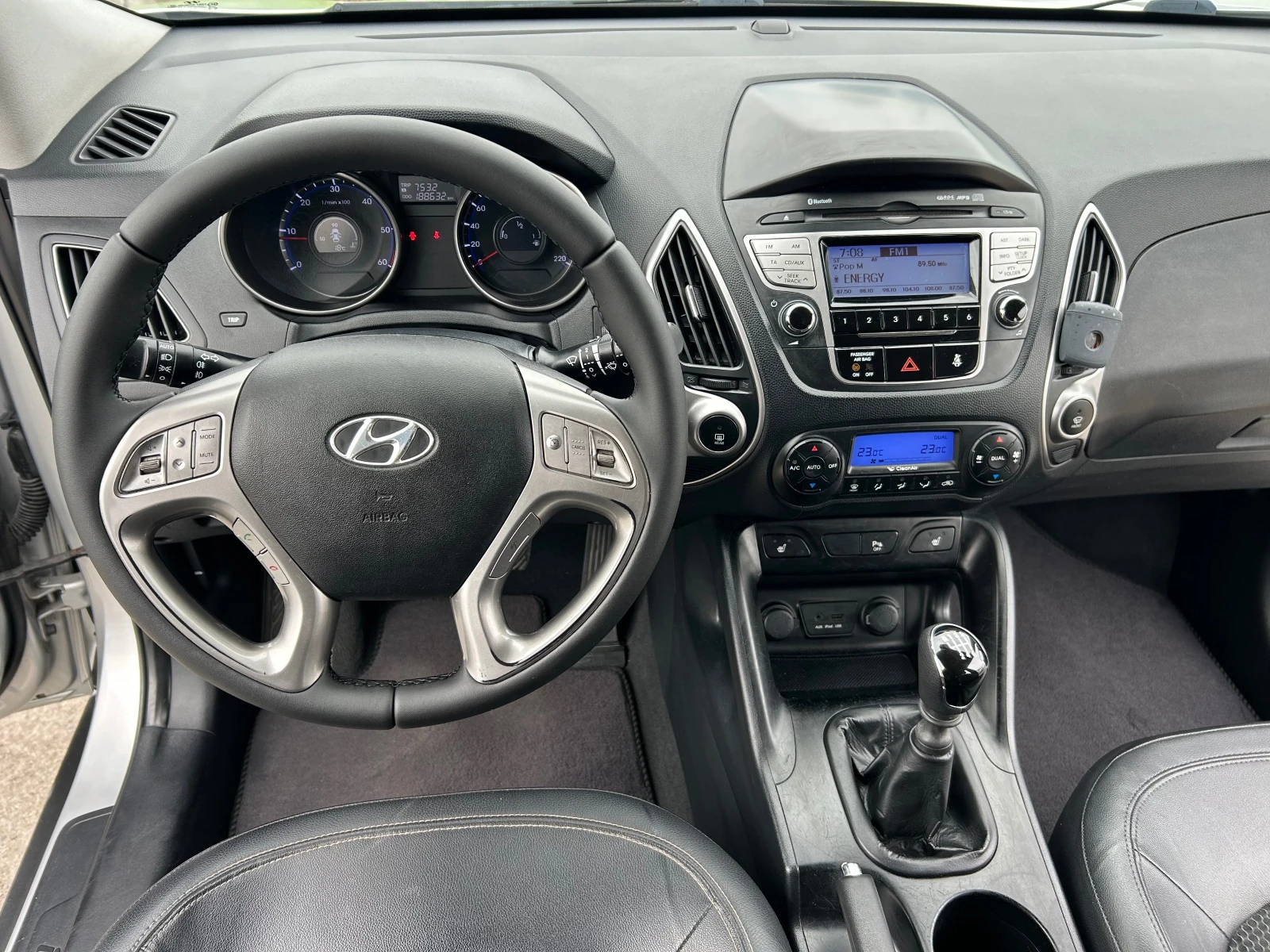 Hyundai IX35 2.0 CRDi КОЖА/ПОДГРЕВ, снимка 13 - Автомобили и джипове - 54303999