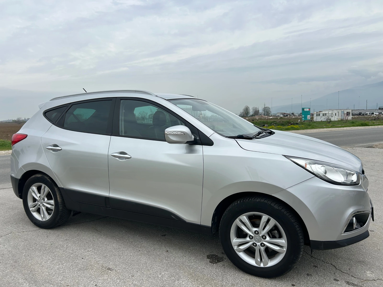Hyundai IX35 2.0 CRDi КОЖА/ПОДГРЕВ, снимка 6 - Автомобили и джипове - 54303999