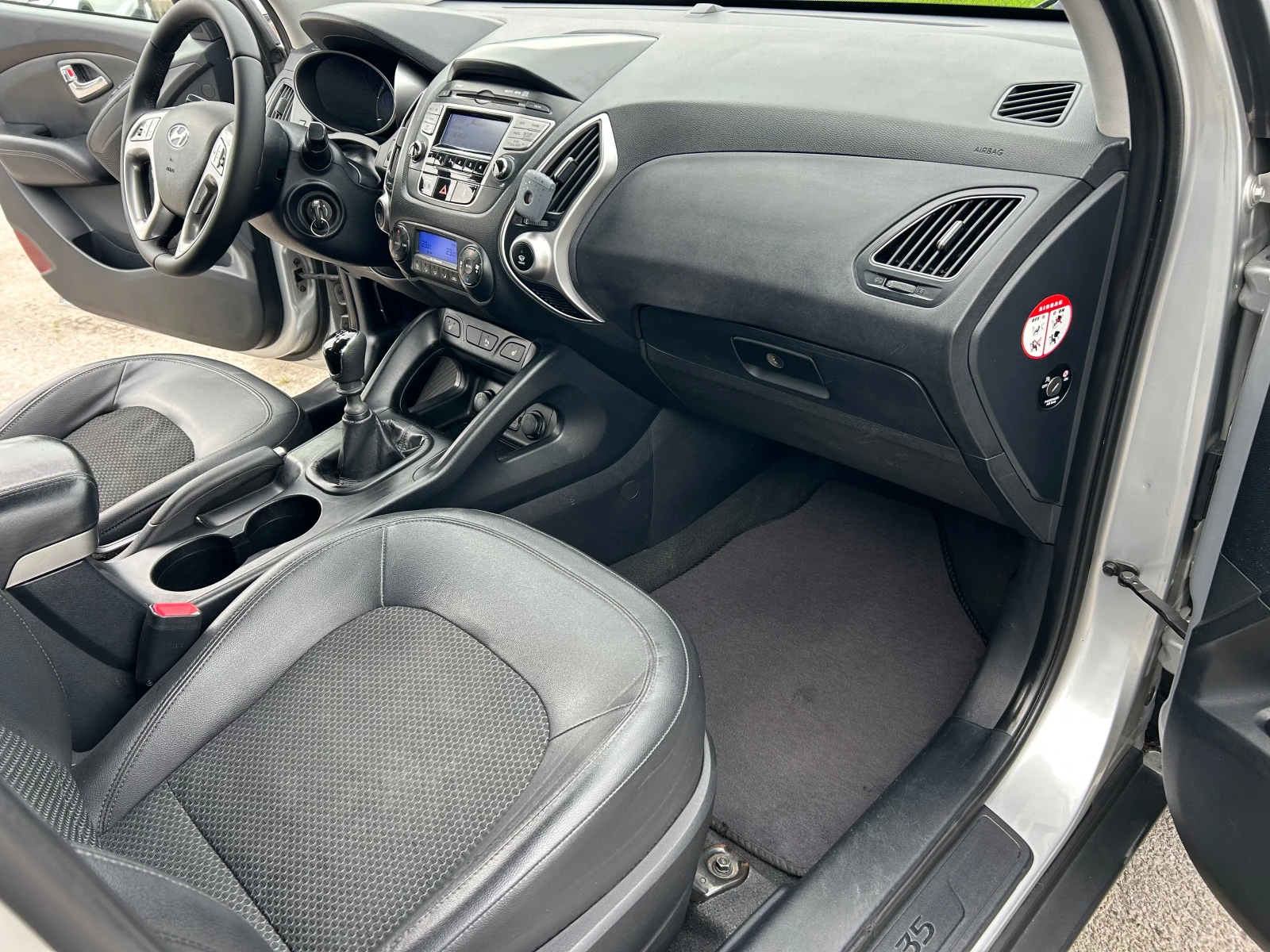 Hyundai IX35 2.0 CRDi КОЖА/ПОДГРЕВ, снимка 15 - Автомобили и джипове - 54303999