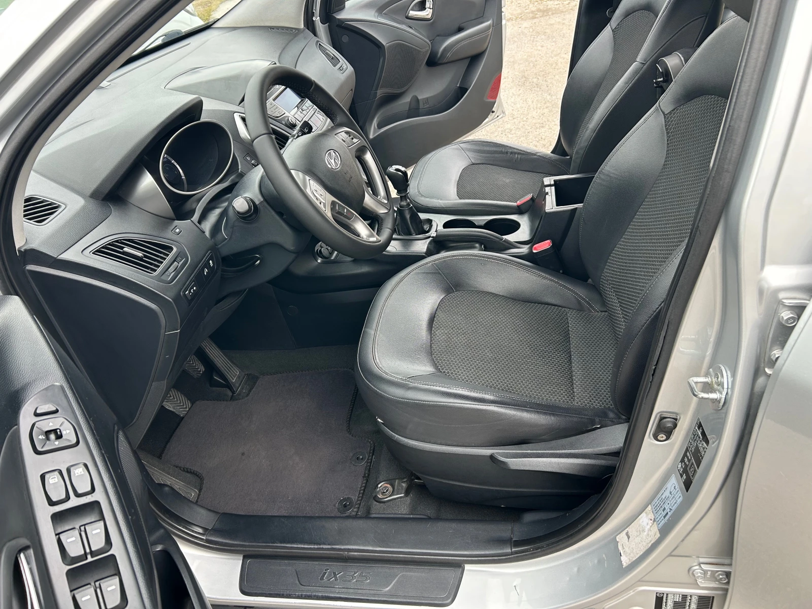 Hyundai IX35 2.0 CRDi КОЖА/ПОДГРЕВ, снимка 11 - Автомобили и джипове - 54303999