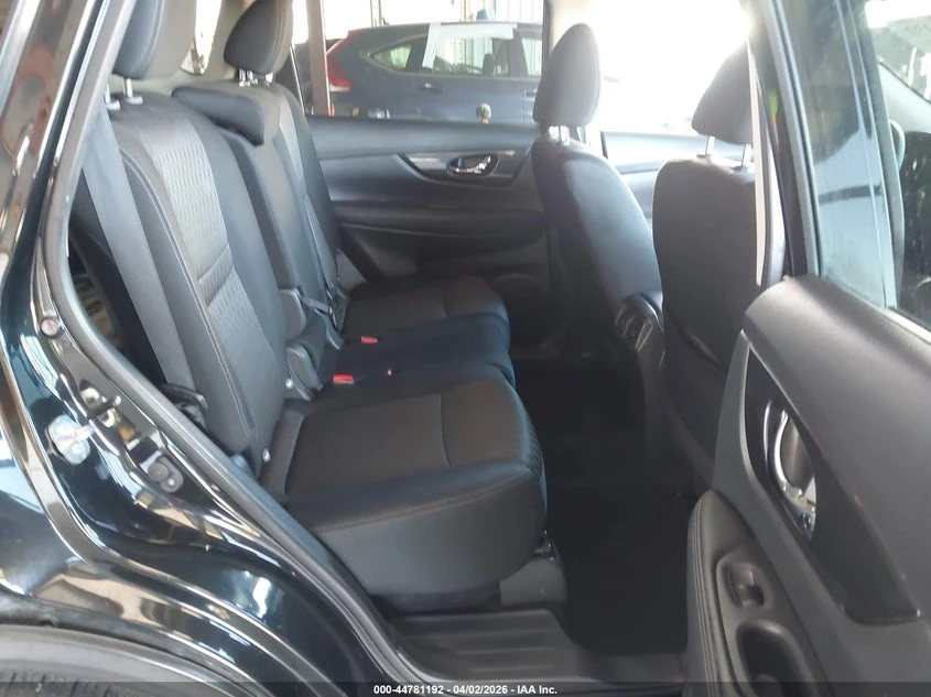 Nissan Rogue 2.5l Sv, снимка 8 - Автомобили и джипове - 54256857