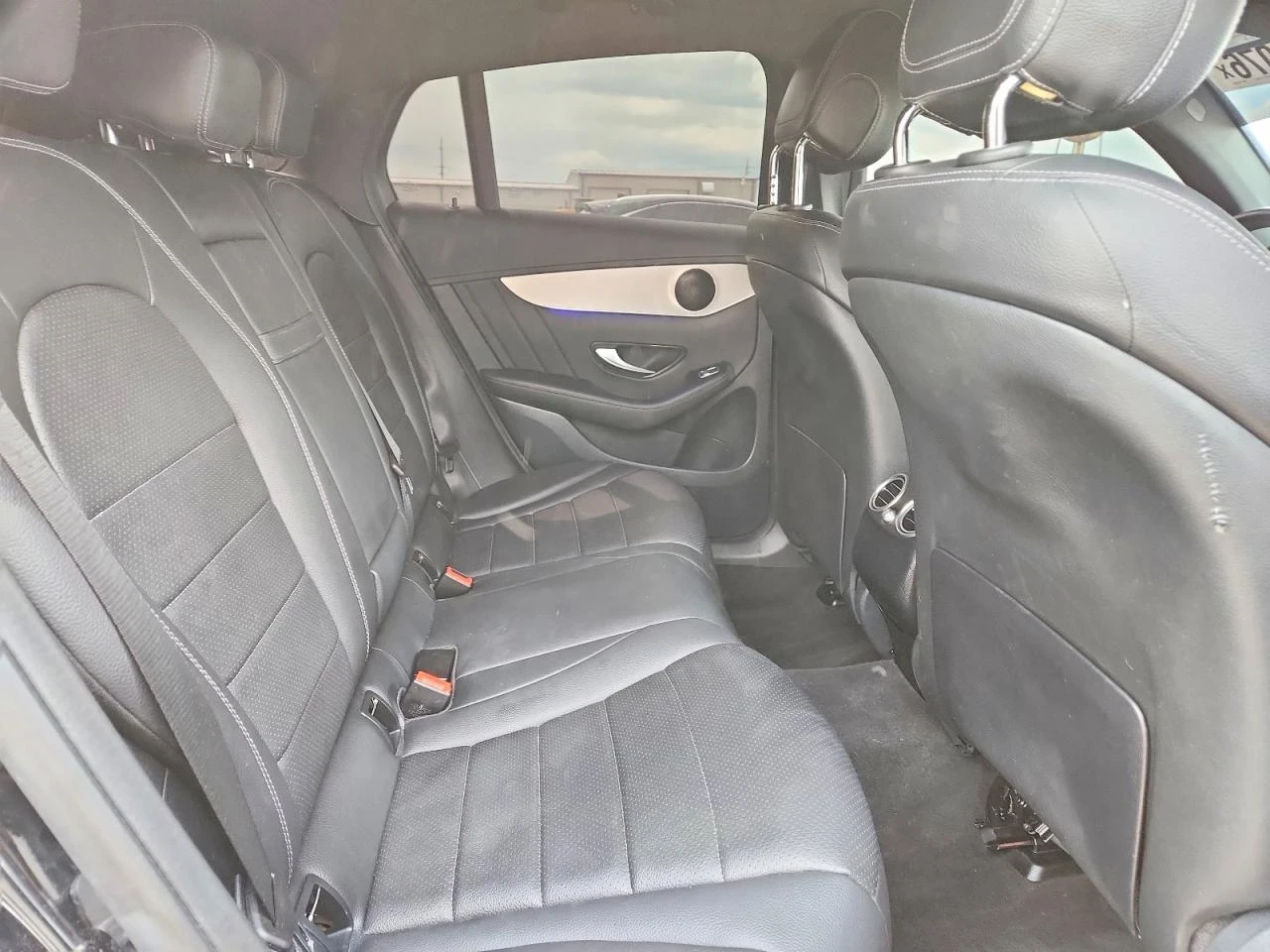 Mercedes-Benz GLC 300 COUPE 4MATIC| AMG Line| DIGITAL| KEYLESS| ПОДГРЕВИ, снимка 9 - Автомобили и джипове - 55318034