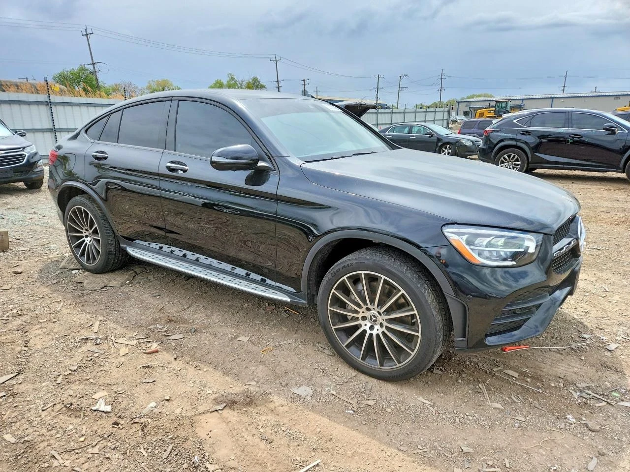 Mercedes-Benz GLC 300 COUPE 4MATIC| AMG Line| DIGITAL| KEYLESS| ПОДГРЕВИ, снимка 2 - Автомобили и джипове - 55318034