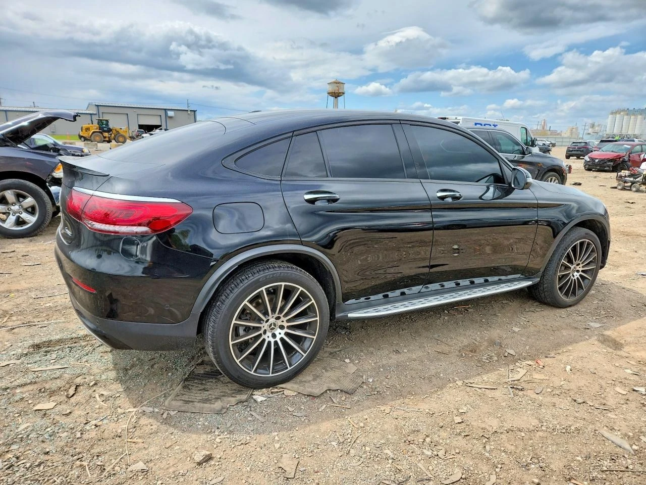 Mercedes-Benz GLC 300 COUPE 4MATIC| AMG Line| DIGITAL| KEYLESS| ПОДГРЕВИ, снимка 4 - Автомобили и джипове - 55318034