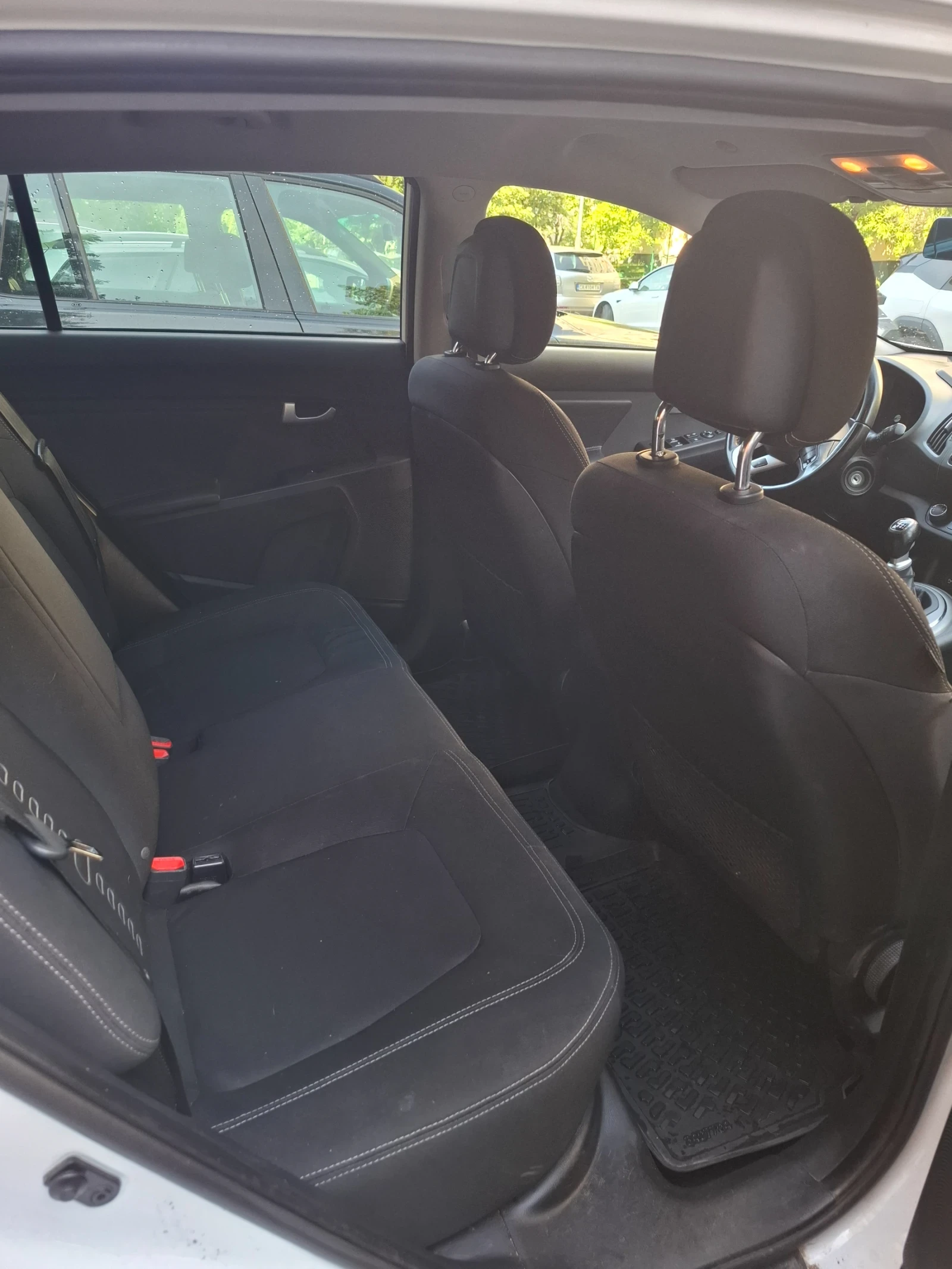 Kia Sportage 1.6 Бензин/Газ, снимка 8 - Автомобили и джипове - 55503722
