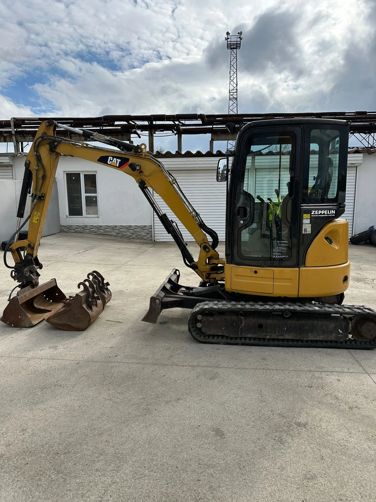 Багер Caterpillar 303.5E - изображение 5