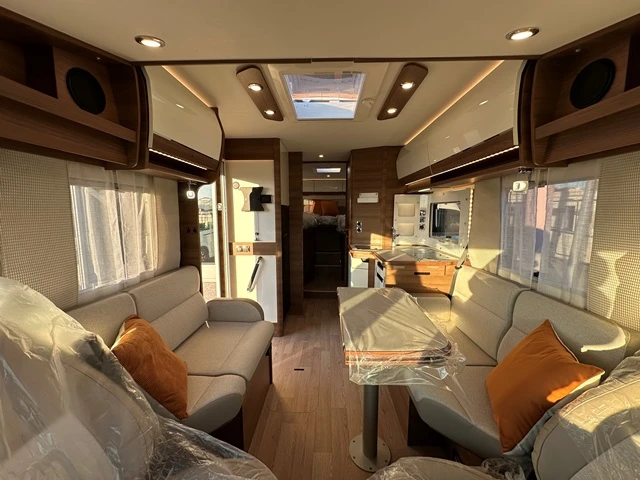 Кемпер Rapido 866F AT8 2025 АВТОМАТИК* ВИСОКО ОБОРУДВАНЕ - изображение 2