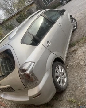 Toyota Corolla verso 2.0 d4d и 1.8 i, снимка 3