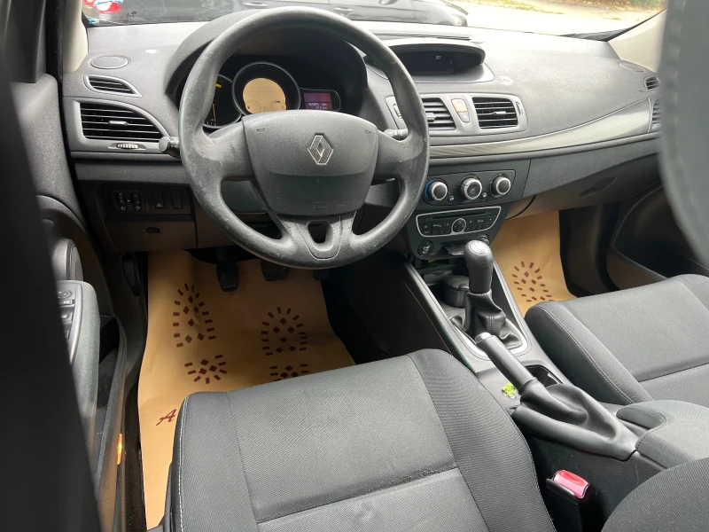 Renault Megane 1.5dCi, снимка 12 - Автомобили и джипове - 47057182