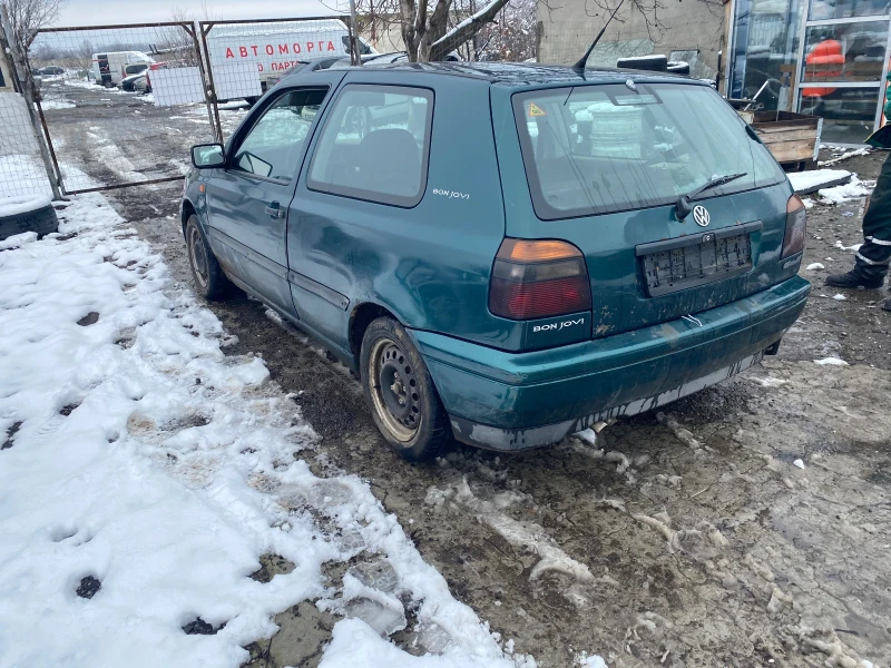 VW Golf 1.8, снимка 5 - Автомобили и джипове - 48688039