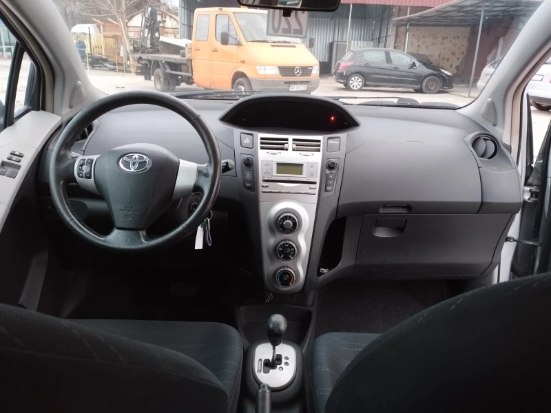 Toyota Yaris 1.4 D4D АВТОМАТИК, снимка 10 - Автомобили и джипове - 49072358