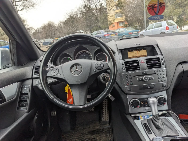 Mercedes-Benz C 220 AMG Line, снимка 2 - Автомобили и джипове - 49330055