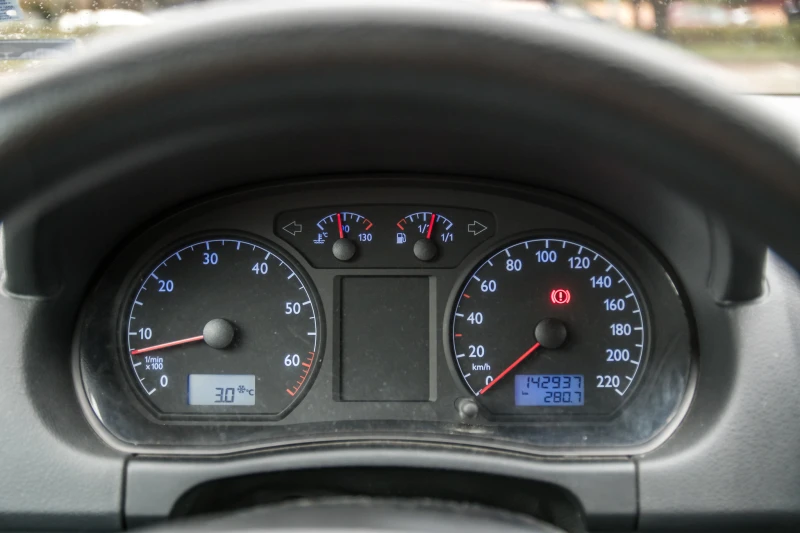 VW Polo 9N -- 140000 км -- Отлично, снимка 7 - Автомобили и джипове - 52583292