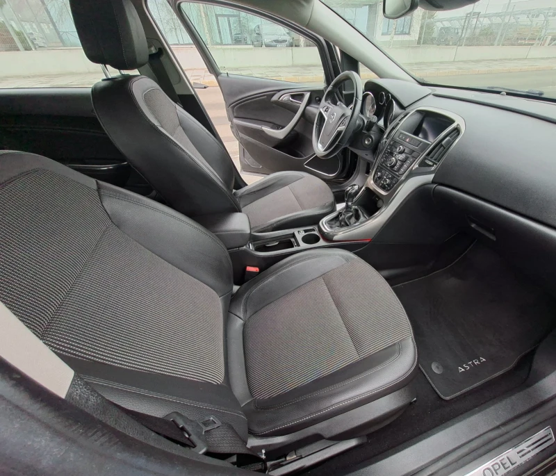 Opel Astra 1.7 Dizel, снимка 13 - Автомобили и джипове - 53217049