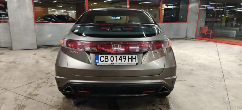 Honda Civic 8 gen hatchback , снимка 4 - Автомобили и джипове - 53392511