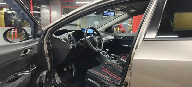 Honda Civic 8 gen hatchback , снимка 5 - Автомобили и джипове - 53392511