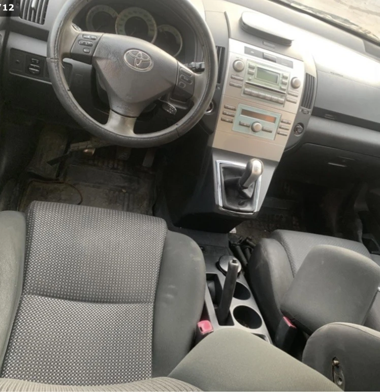 Toyota Corolla verso 1.8 i, снимка 6 - Автомобили и джипове - 43217451