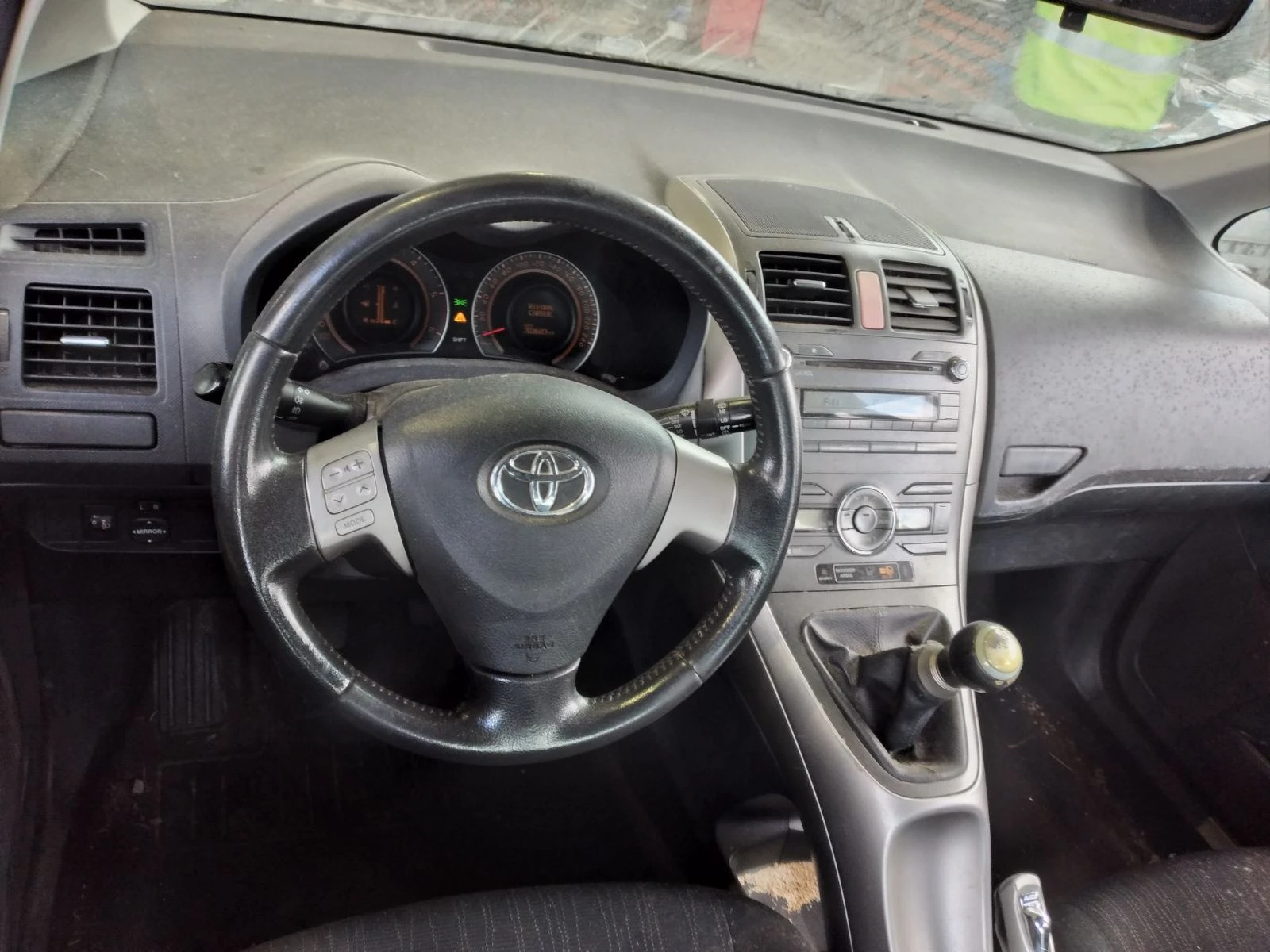 Toyota Auris 2.0/1.4 4D4 - изображение 5