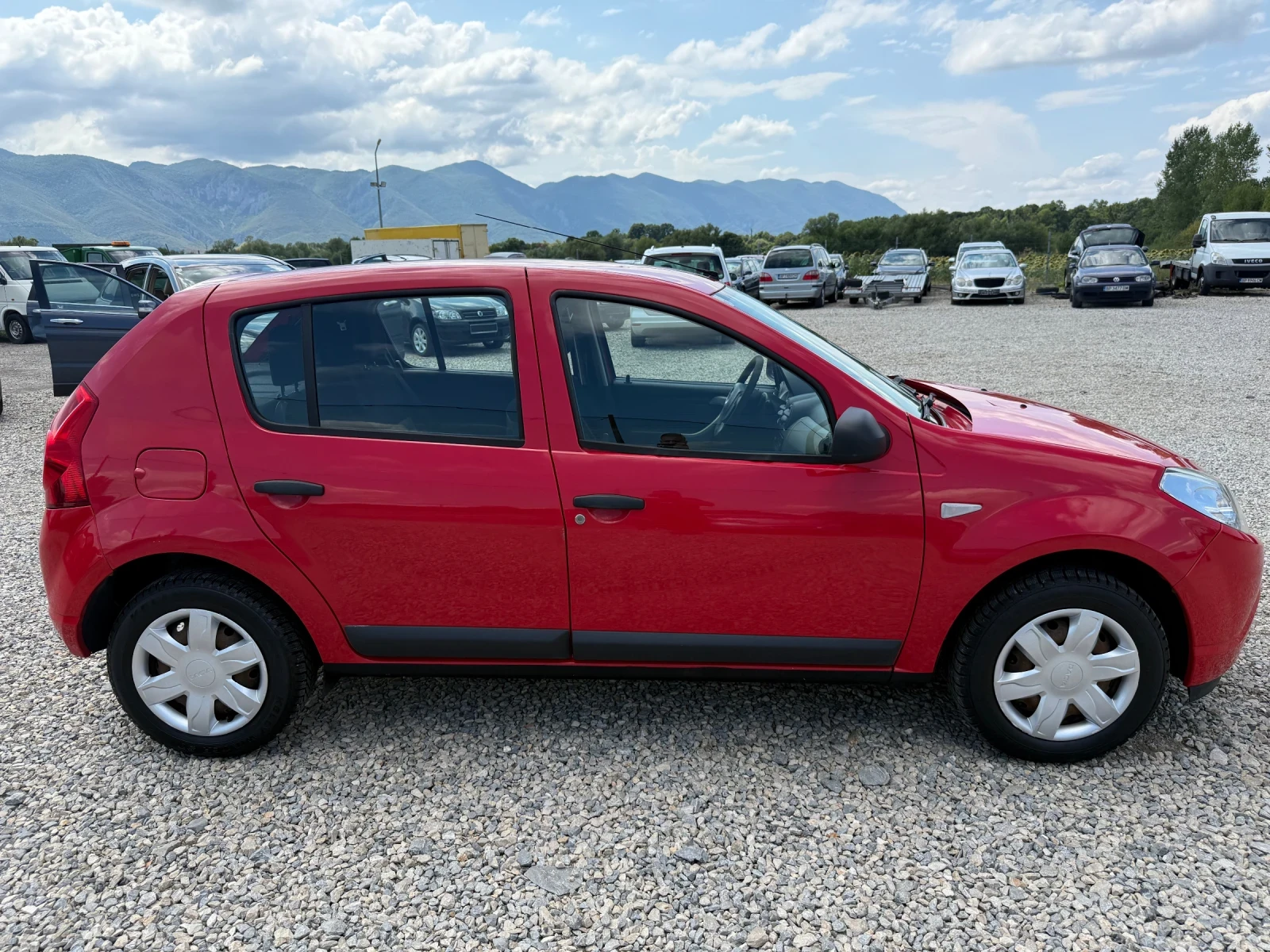 Dacia Sandero 1.2i-75PS-КЛИМАТИК - изображение 4