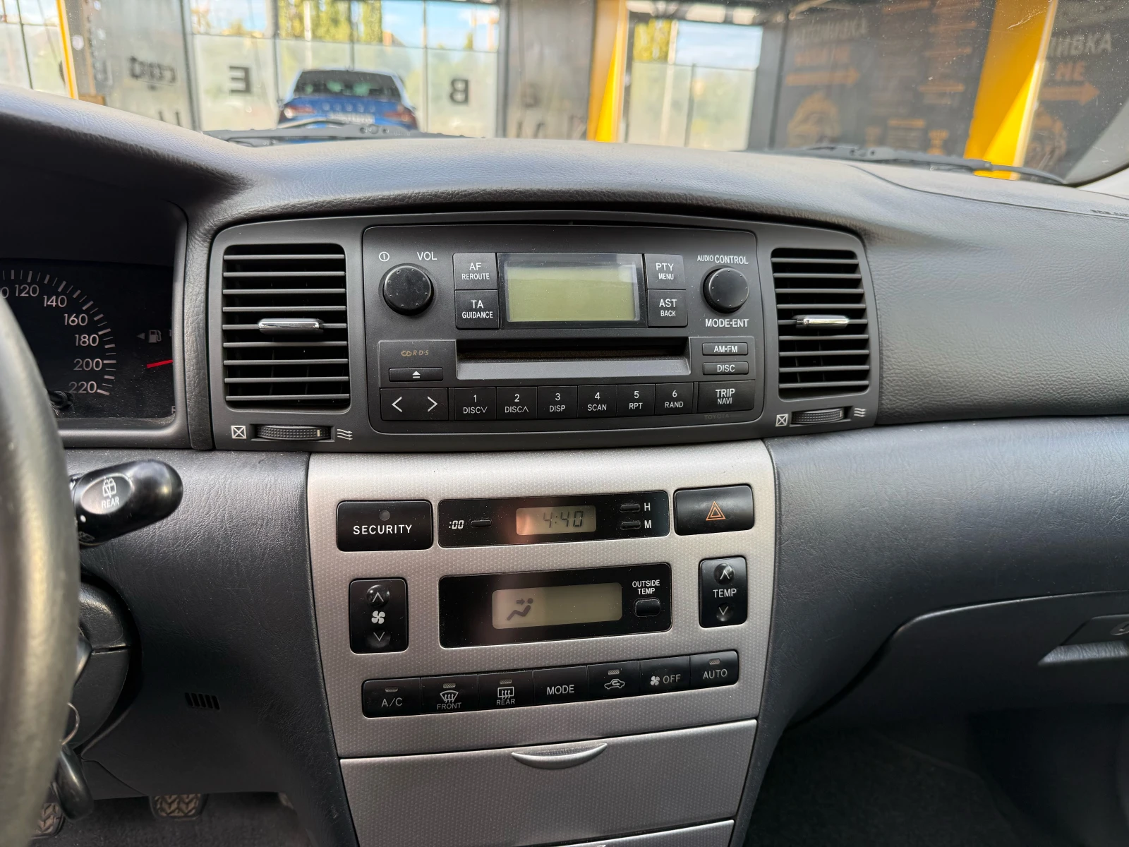 Toyota Corolla 1.4 от първи собственик - изображение 6