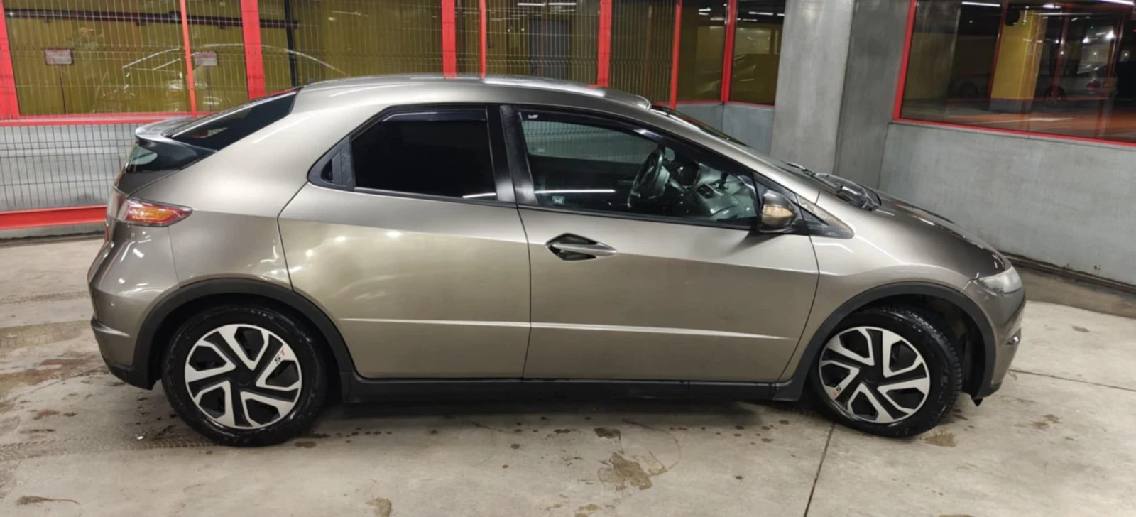 Honda Civic 8 gen hatchback  - изображение 10