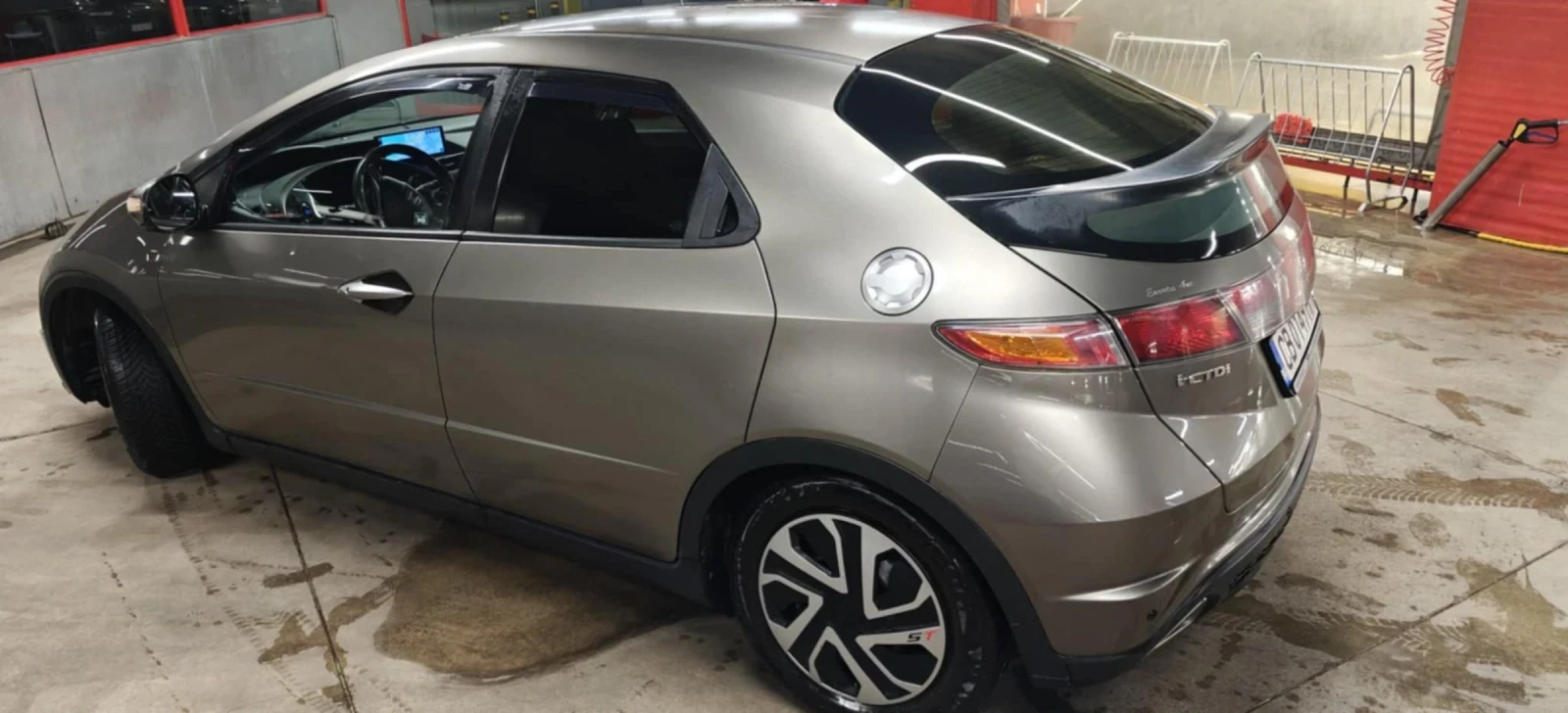 Honda Civic 8 gen hatchback  - изображение 3