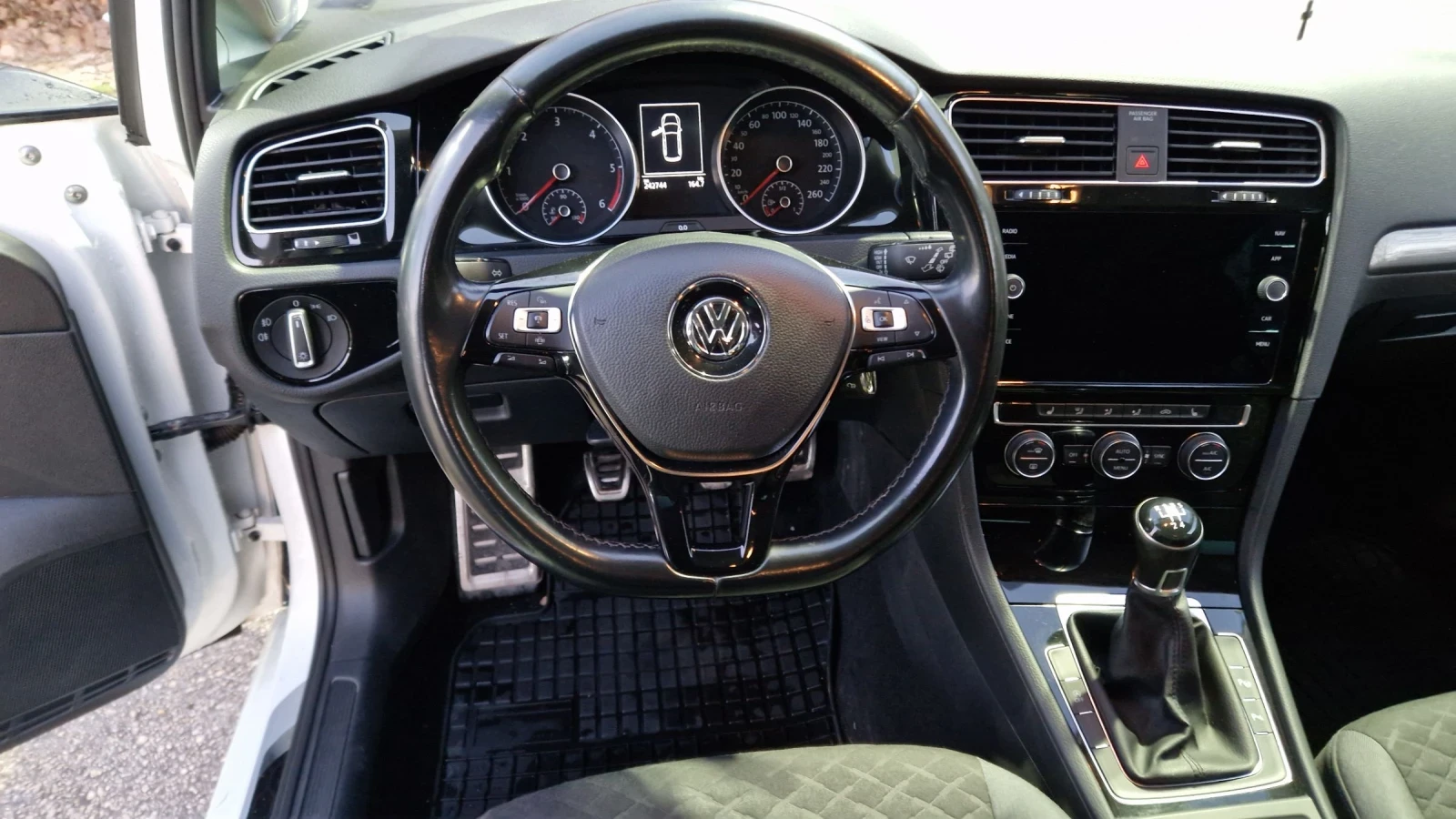 VW Golf 1.6 TDI 116ks. JOIN - изображение 6