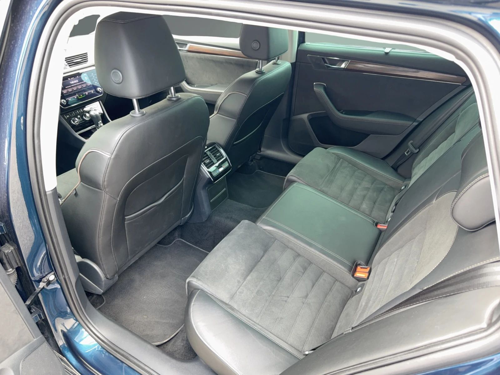 Skoda Superb SCOUT 2, 0 TSI 7DSG 4X4, снимка 12 - Автомобили и джипове - 54970291