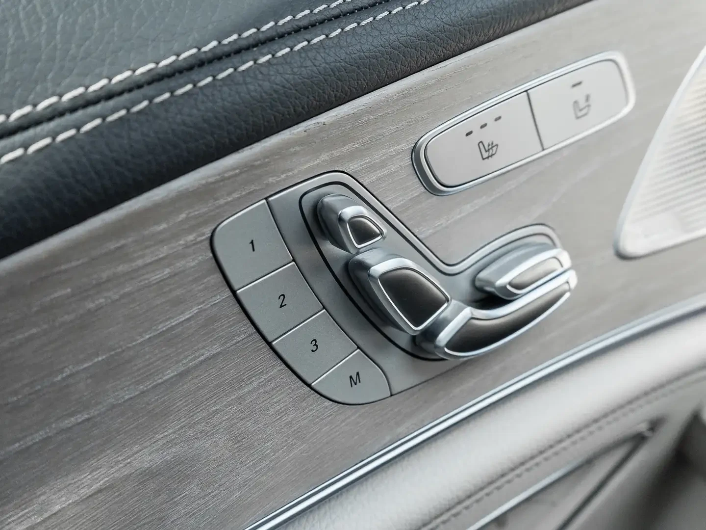 Mercedes-Benz CLS 450 AMG* BURMESTER* 4MATIC* Бяло дърво, снимка 9 - Автомобили и джипове - 55145632