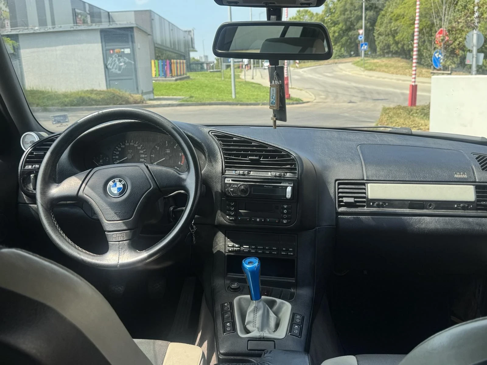 BMW 325 TDS, снимка 7 - Автомобили и джипове - 56047332