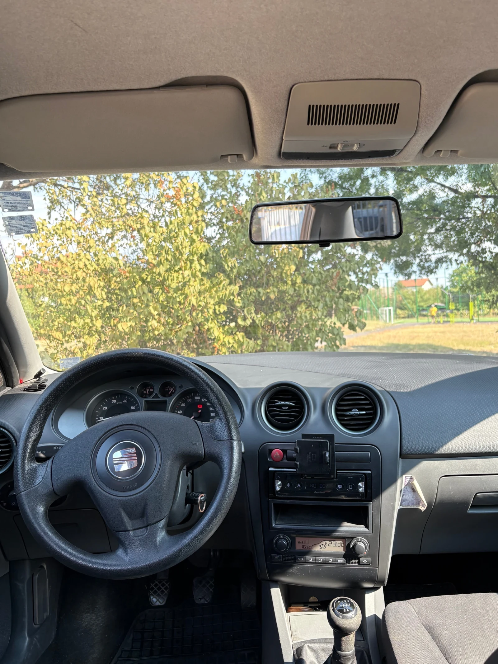 Seat Cordoba 1.4i, снимка 4 - Автомобили и джипове - 56106155