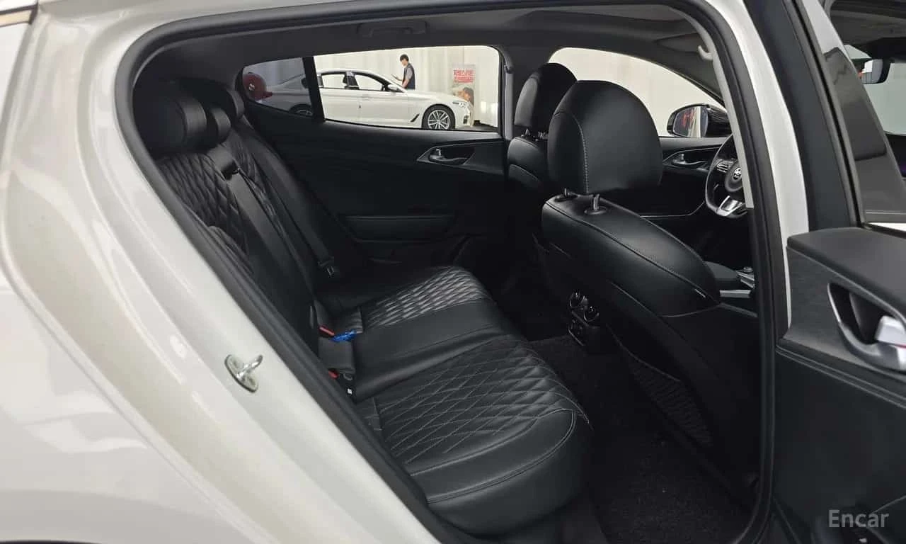 Kia Stinger * 2.5 Masters * Обдухване * Панорама * Keyless *  , снимка 13 - Автомобили и джипове - 56249073