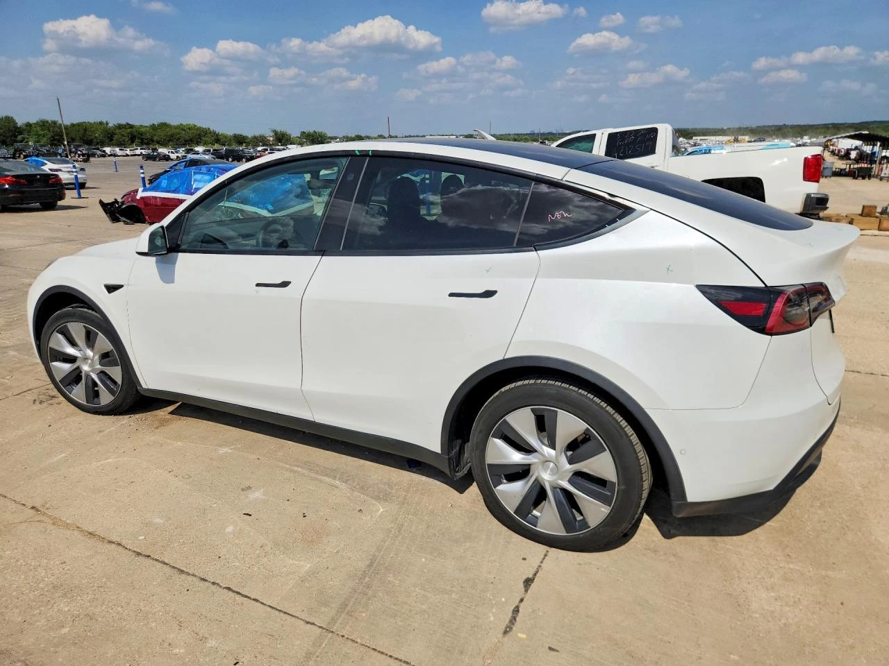 Tesla Model Y, снимка 2 - Автомобили и джипове - 56375323
