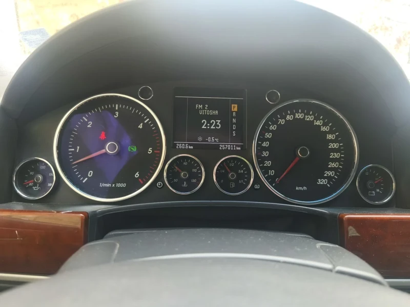 VW Touareg 5.0 TDI, снимка 5 - Автомобили и джипове - 53574920